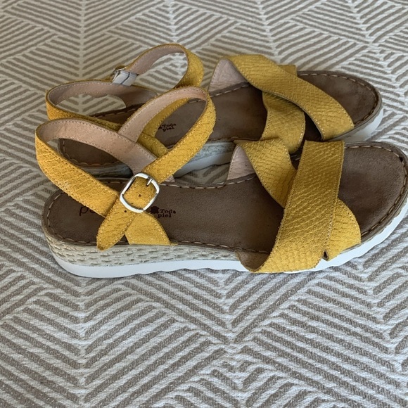 Porronet yellow suede sandals size 8.5 - Picture 2 of 8